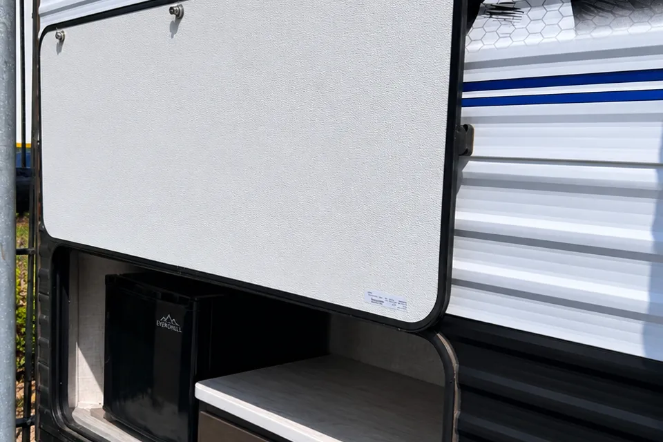 Family RV| Sleeps 8| Delivery and Pet Friendly