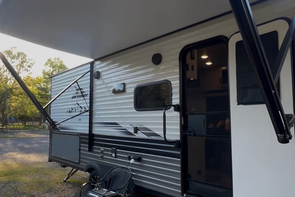 Family RV| Sleeps 8| Delivery and Pet Friendly