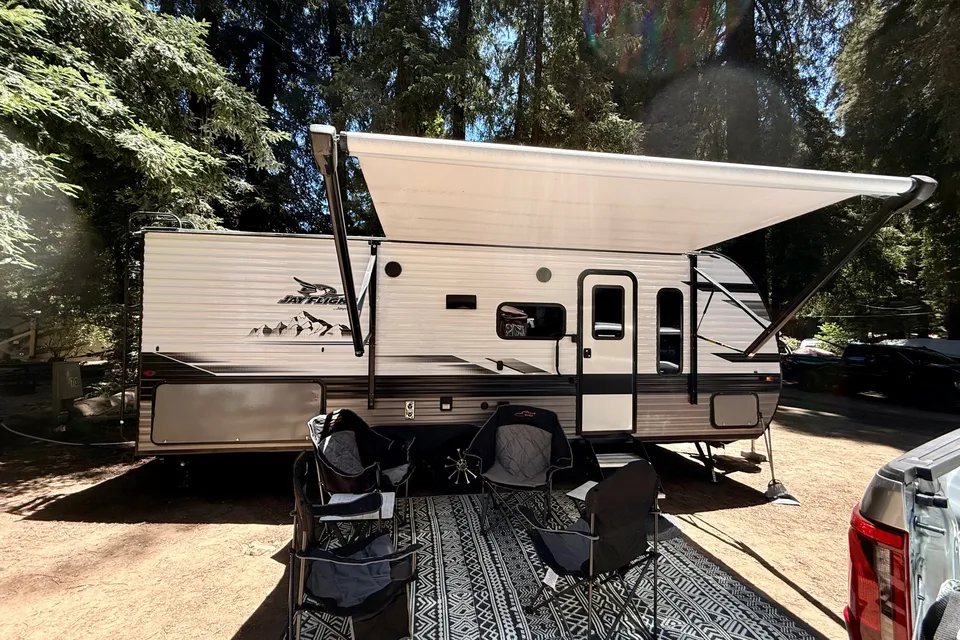 Family RV| Sleeps 8| Delivery and Pet Friendly
