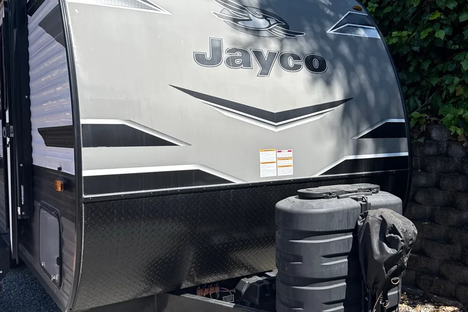 Family RV| Sleeps 8| Delivery and Pet Friendly