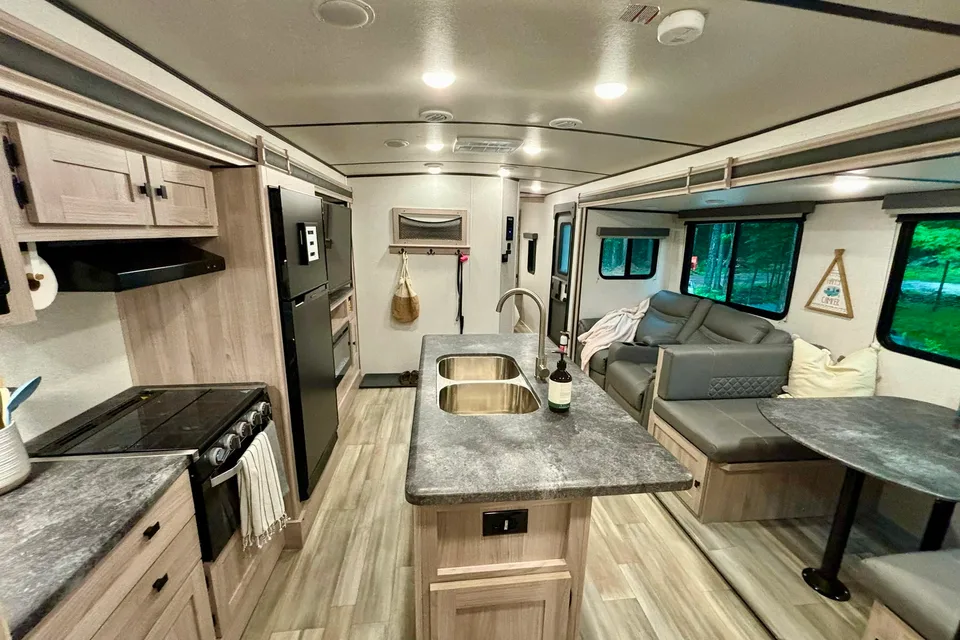 Quinn's Coachmen Northern Spirit 3379BH Travel Trailer