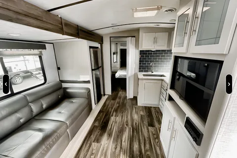 Keystone Bullet Ultra Lite 250BHS: Sleeps 6-8