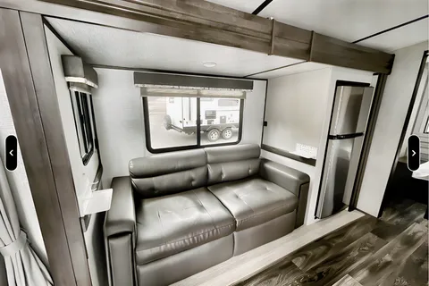 Keystone Bullet Ultra Lite 250BHS: Sleeps 6-8