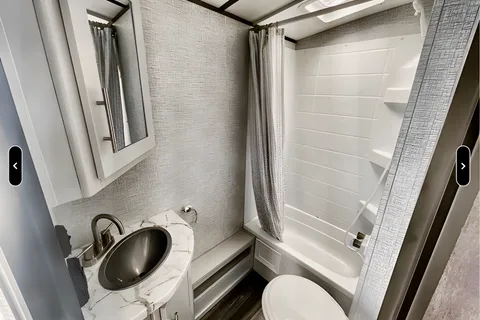 Keystone Bullet Ultra Lite 250BHS: Sleeps 6-8