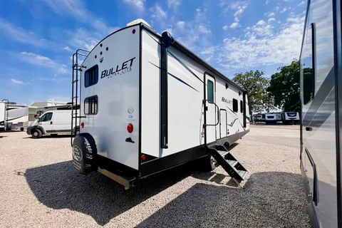 Keystone Bullet Ultra Lite 250BHS: Sleeps 6-8