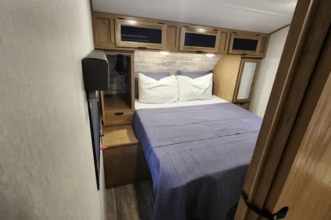 Roameo - The perfect couples camper