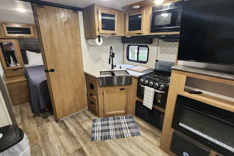 Roameo - The perfect couples camper