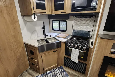 Roameo - The perfect couples camper