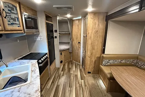 Family Coachmen w/ Double Bunks & Slide - Sleeps 8
