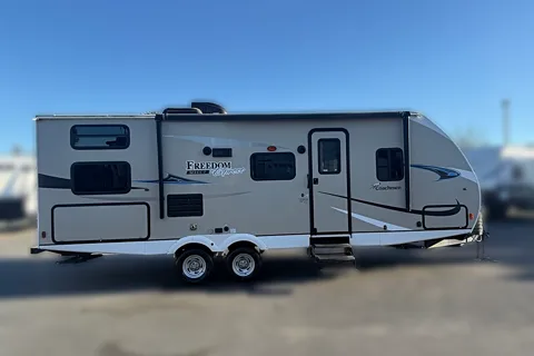 Family Coachmen w/ Double Bunks & Slide - Sleeps 8
