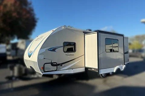Family Coachmen w/ Double Bunks & Slide - Sleeps 8
