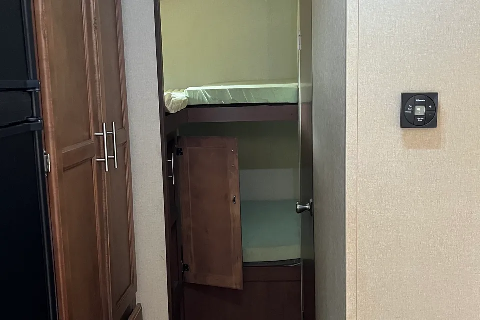 Dutchmen Aerolite Travel Trailer w/ King Bed