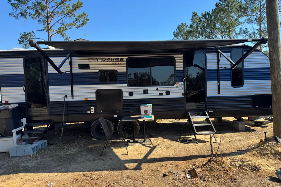 B&V.'s Forest River Cherokee Travel Trailer