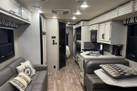 Bird Girl-Jayco Greyhawk 31F Class C