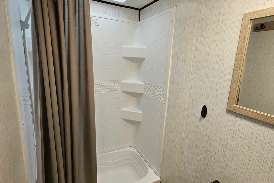 "FALL PROWLER" - SLEEPS 6 Bunks!