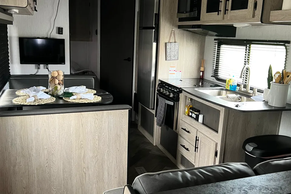 "FALL PROWLER" - SLEEPS 6 Bunks!