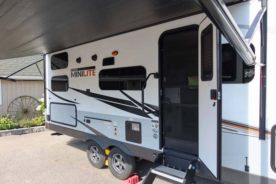 Alina's Forest River Rockwood Mini Lite 2509S Bunkhouse Travel Trailer