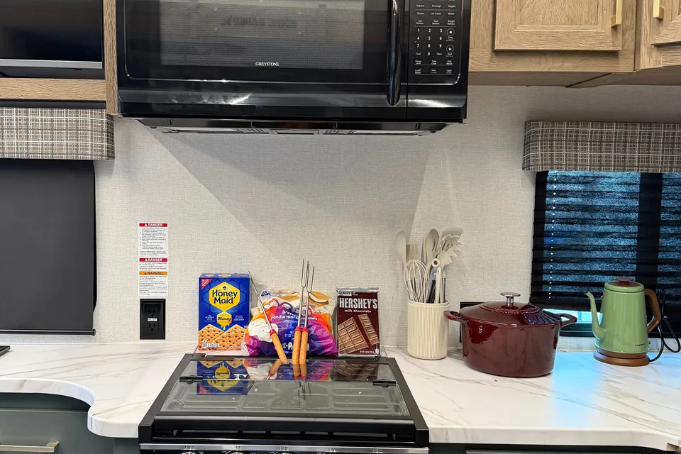 Luxury RV Experience Delivered to You | Sleeps 8