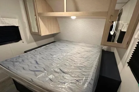 Richard's Prime Time Avenger LE 28QBSLE Travel Trailer