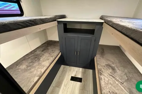 Richard's Prime Time Avenger LE 28QBSLE Travel Trailer