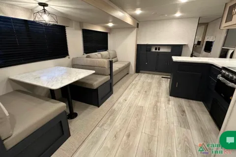 Richard's Prime Time Avenger LE 28QBSLE Travel Trailer