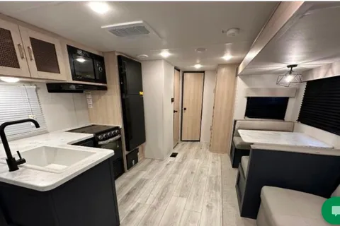Richard's Prime Time Avenger LE 28QBSLE Travel Trailer
