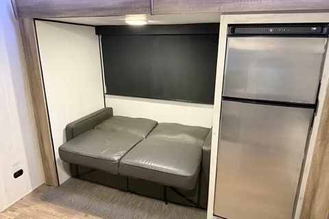 Family bunkhouse RV Sleeps 8