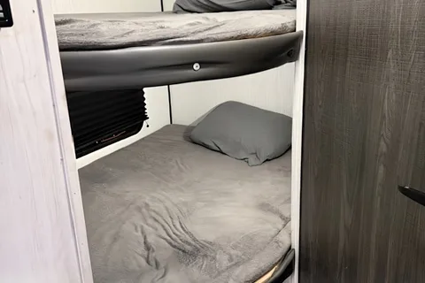 Family bunkhouse RV Sleeps 8