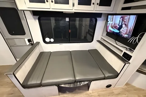 Family bunkhouse RV Sleeps 8