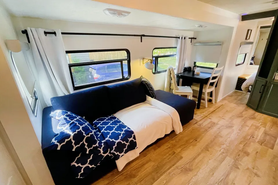 2008 Sportsman- Sleeps 4-5. A/C - Fully Renovated - Super Chic!
