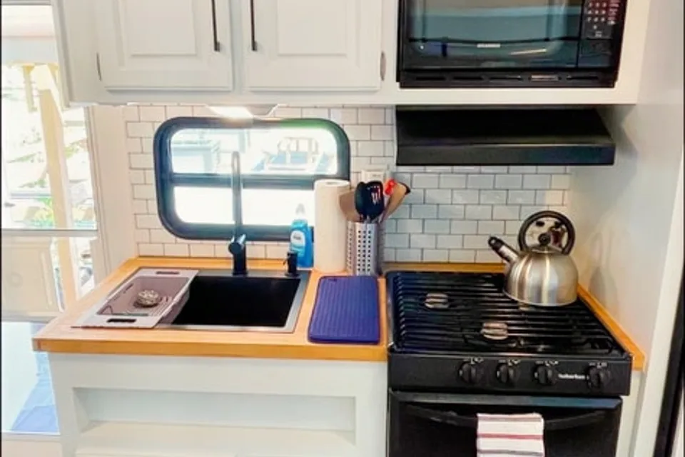 2008 Sportsman- Sleeps 4-5. A/C - Fully Renovated - Super Chic!