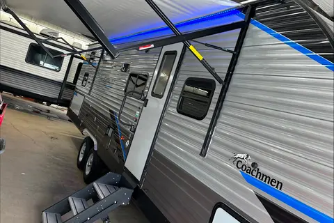 Coachmen Catalina trailer camping in style 