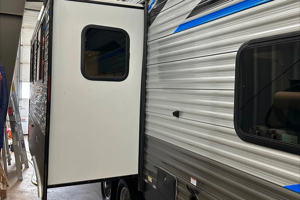 Coachmen Catalina trailer camping in style 