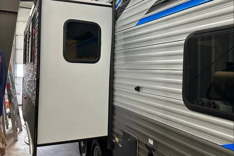 Coachmen Catalina trailer camping in style 