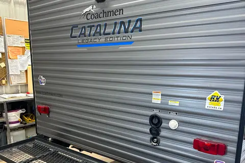 Coachmen Catalina trailer camping in style 