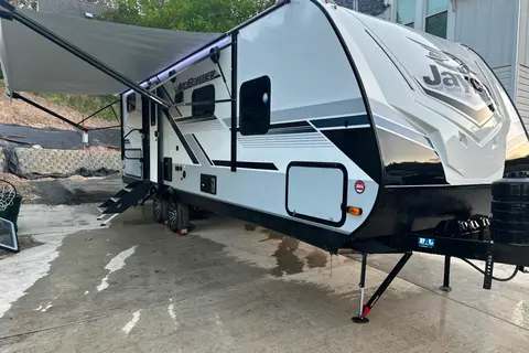 Alcantar Jayco Jayfeather Travel Trailer