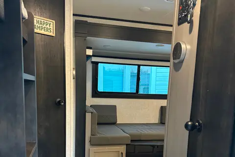 Alcantar Jayco Jayfeather Travel Trailer