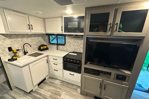 Alcantar Jayco Jayfeather Travel Trailer