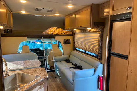 Four Wind Class C RV! Unlimited Miles!