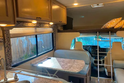 Four Wind Class C RV! Unlimited Miles!