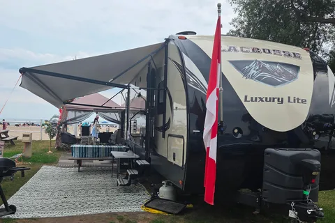 Sean's Lacrosse Luxury Lite 339BHD Travel Trailer