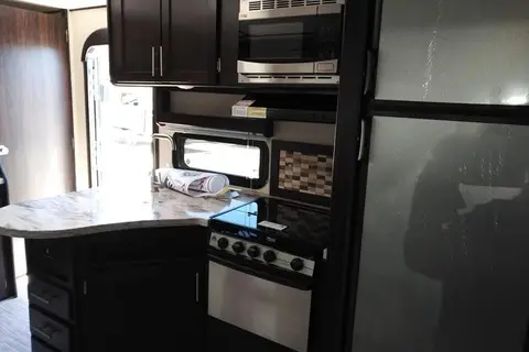 Sean's Lacrosse Luxury Lite 339BHD Travel Trailer