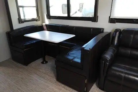 Sean's Lacrosse Luxury Lite 339BHD Travel Trailer