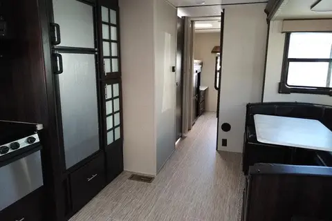 Sean's Lacrosse Luxury Lite 339BHD Travel Trailer