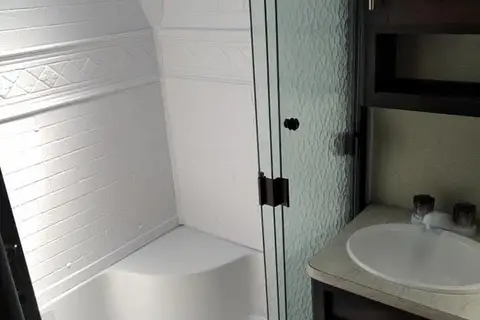 Sean's Lacrosse Luxury Lite 339BHD Travel Trailer