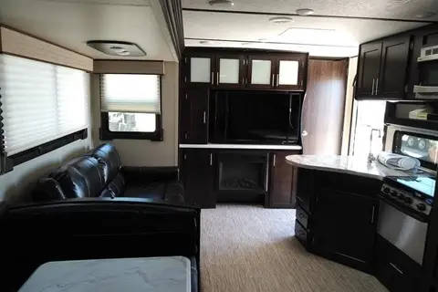 Sean's Lacrosse Luxury Lite 339BHD Travel Trailer