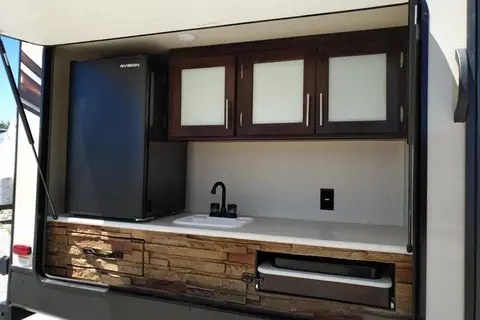 Sean's Lacrosse Luxury Lite 339BHD Travel Trailer