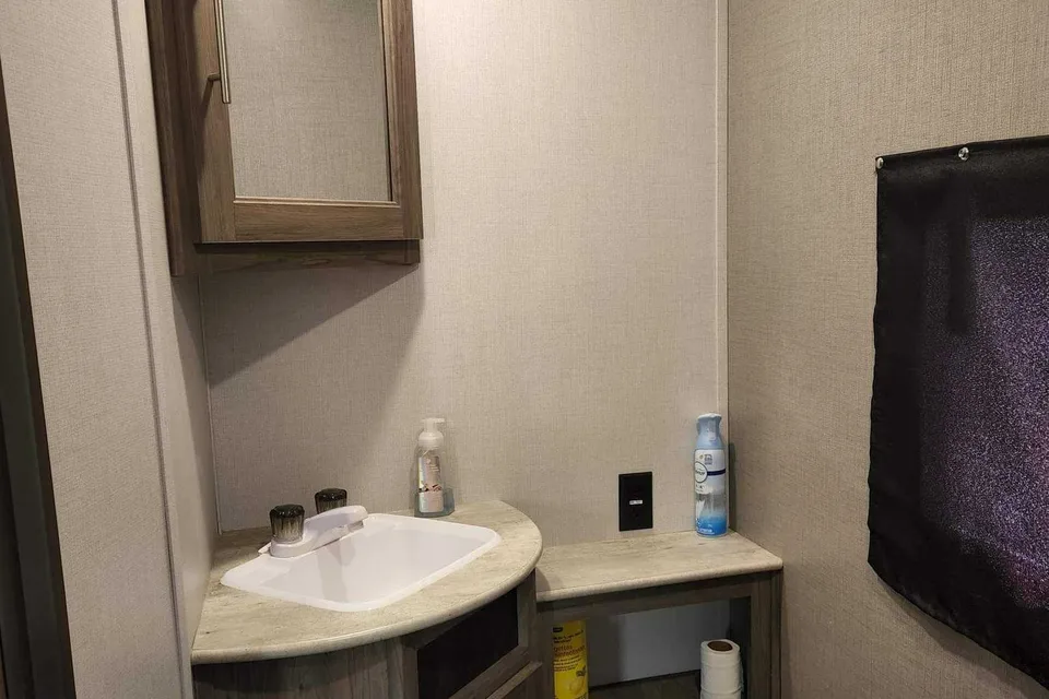 Ramon's Yes Zinger lite Travel Trailer