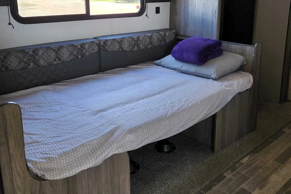Ramon's Yes Zinger lite Travel Trailer