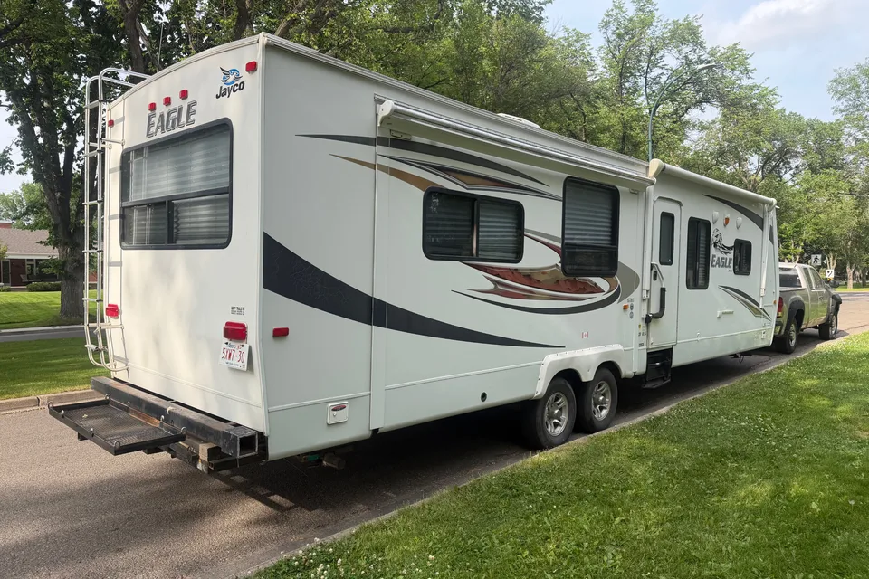 2011 Jayco Eagle 330RLTS BIG Living Room!